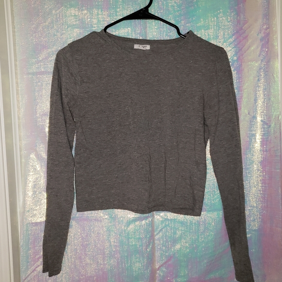 Basic Long-Sleeve Cropped Tee - Picture 3 of 3